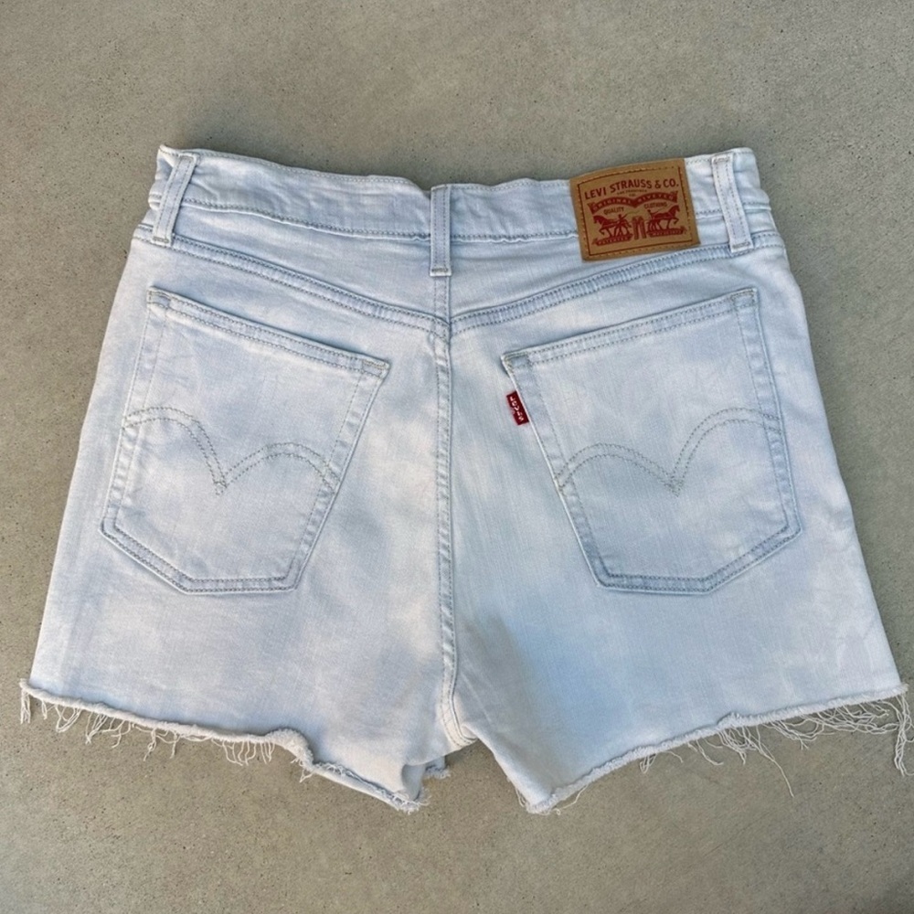 Levi’s High Rise Cutoff Denim Jean Shorts Women’s Size 29 Light Blue